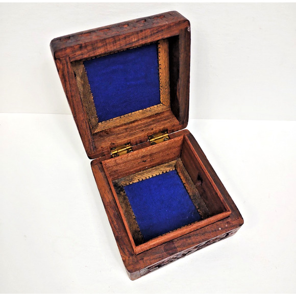 Vintage Handmade Carved Wooden Tobacco Jewelry Keepsake Box With Brass Hinges - Picture 7 of 9